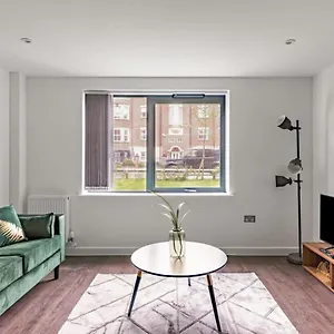 https://stunning-modern-2-bedroom-apartment-in-york.yorkshirehotels.net